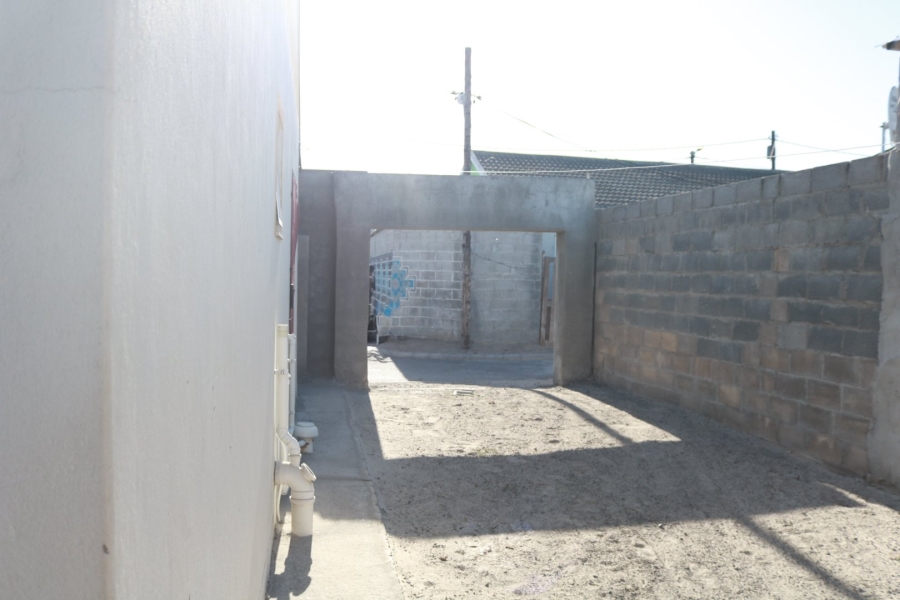 2 Bedroom Property for Sale in Roosendal Western Cape